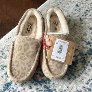 Dluxe by dearfoams girls slippers beige leopard print nwt